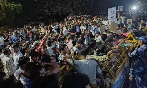 प्रयागराज में पांचवें दिन भी प्रतियोगी छात्रों का आंदोलन जारी, आरओ/एआरओ प्रारंभिक परीक्षा भी एक दिन में कराने की मांग