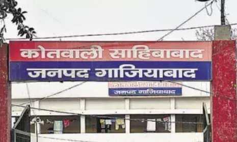 सड़क के किनारे मिला व्यक्ति का शव, गर्दन के पास से मांस गायब सड़क के किनारे मिला व्यक्ति का शव, गर्दन के पास से मांस गायब