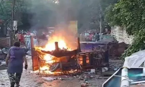 प्लास्टिक फैक्ट्री में लगी आग, दमकल की चार गाड़ियों ने पाया काबू प्लास्टिक फैक्ट्री में लगी आग, दमकल की चार गाड़ियों ने पाया काबू