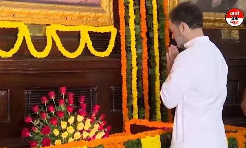 इंदिरा गांधी की जयंती पर संविधान सदन में राहुल गांधी ने दी श्रद्धांजलि, खड़गे समेत कई नेताओं ने किया नमन इंदिरा गांधी की जयंती पर संविधान सदन में राहुल गांधी ने दी श्रद्धांजलि, खड़गे समेत कई नेताओं ने किया नमन
