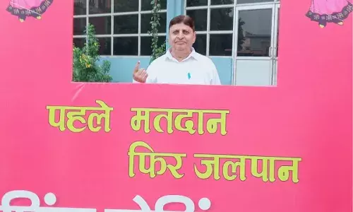 मोबाइल पास है तो मतदान केंद्र से जाओ बाहर! बूथ पर लेकर जाने पर रोक मतदाताओं की बढ़ी परेशानी