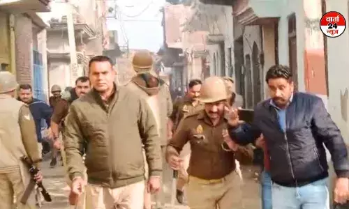 यूपी उपचुनाव के दौरान मुजफ्फरनगर के मीरापुर में हंगामा, भीड़ ने की पुलिस पर पथराव यूपी उपचुनाव के दौरान मुजफ्फरनगर के मीरापुर में हंगामा, भीड़ ने की पुलिस पर पथराव