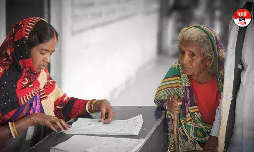 यूपी उपचुनाव में चुनाव आयोग की बड़ी कार्रवाई! पांच पुलिसवाले सस्पेंड, सपा ने की थी शिकायत यूपी उपचुनाव में चुनाव आयोग की बड़ी कार्रवाई! पांच पुलिसवाले सस्पेंड, सपा ने की थी शिकायत