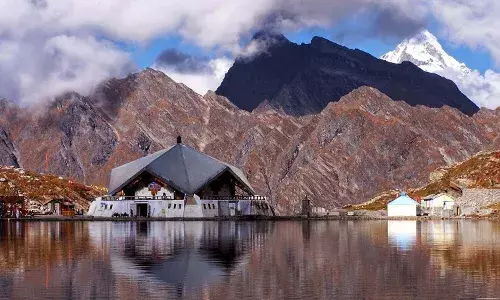 नवंबर में हेमकुंड साहिब, बद्रीनाथ बर्फ विहीन... मौसम में बदलाव से हिमालयी क्षेत्र में भी दिखा असर नवंबर में हेमकुंड साहिब, बद्रीनाथ बर्फ विहीन... मौसम में बदलाव से हिमालयी क्षेत्र में भी दिखा असर