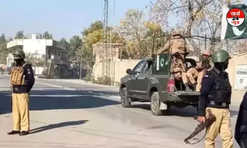 पाकिस्तान में पैसेंजर वैन पर आतंकी हमला, 32 लोगों की मौत पाकिस्तान में पैसेंजर वैन पर आतंकी हमला, 32 लोगों की मौत