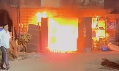 सांगली जिले में एक फार्मा कंपनी में गैस विस्फोट से तीन लोगों की मौत, नौ लोग घायल सांगली जिले में एक फार्मा कंपनी में गैस विस्फोट से तीन लोगों की मौत, नौ लोग घायल