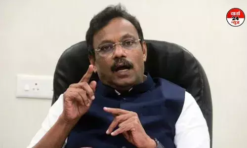 विनोद तावड़े ने कैश फॉर वोट का मामले में राहुल गांधी, खड़गे और सुप्रिया श्रीनेत को भिजवाया लीगल नोटिस विनोद तावड़े ने कैश फॉर वोट का मामले में राहुल गांधी, खड़गे और सुप्रिया श्रीनेत को भिजवाया लीगल नोटिस