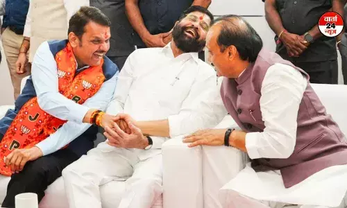 महाराष्ट्र में कौन बनेगा मुख्यमंत्री! देवेंद्र फडणवीस, एकनाथ शिंदे और अजित पवार रेस में महाराष्ट्र में कौन बनेगा मुख्यमंत्री! देवेंद्र फडणवीस, एकनाथ शिंदे और अजित पवार रेस में