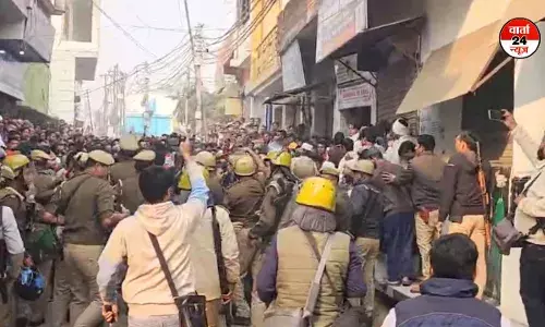 संभल में जामा मस्जिद विवाद में दो की मौत, 20 से अधिक पुलिसकर्मी घायल संभल में जामा मस्जिद विवाद में दो की मौत, 20 से अधिक पुलिसकर्मी घायल