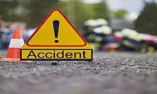 गाजियाबाद में सड़क पार करते दो दोस्तों को अज्ञात वाहन ने मारी टक्कर, एक की मौत गाजियाबाद में सड़क पार करते दो दोस्तों को अज्ञात वाहन ने मारी टक्कर, एक की मौत