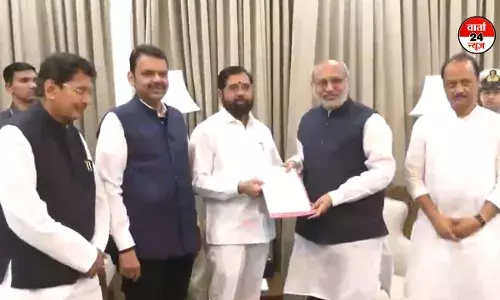 मुख्यमंत्री एकनाथ शिंदे ने राज्यपाल को सीएम पद का इस्तीफा सौंपा, जानें अब कौन बन सकते हैं मुख्यमंत्री? मुख्यमंत्री एकनाथ शिंदे ने राज्यपाल को सीएम पद का इस्तीफा सौंपा, जानें अब कौन बन सकते हैं मुख्यमंत्री?