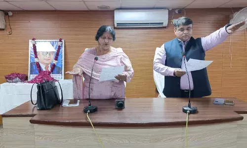 गाजियाबाद नगर निगम ने मनाया संविधान दिवस! महापौर ने दी शुभकामनाएं गाजियाबाद नगर निगम ने मनाया संविधान दिवस! महापौर ने दी शुभकामनाएं