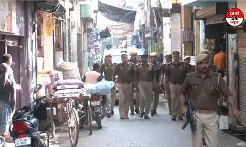संभल में पुलिस का फ्लैग मार्च! कल शाही जामा मस्जिद में नमाज अदा की जाएगी संभल में पुलिस का फ्लैग मार्च! कल शाही जामा मस्जिद में नमाज अदा की जाएगी