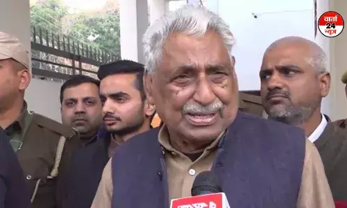 सपा के नेता माता प्रसाद पांडेय को संभल जाने से गया रोका, आवास के बाहर पुलिस बल तैनात सपा के नेता माता प्रसाद पांडेय को संभल जाने से गया रोका, आवास के बाहर पुलिस बल तैनात