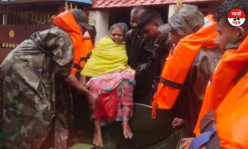 तिरुवन्नामलाई में भारी बारिश के बीच मिट्टी धंसी, 7 लोग फंसे, रेस्क्यू ऑपरेशन जारी तिरुवन्नामलाई में भारी बारिश के बीच मिट्टी धंसी, 7 लोग फंसे, रेस्क्यू ऑपरेशन जारी