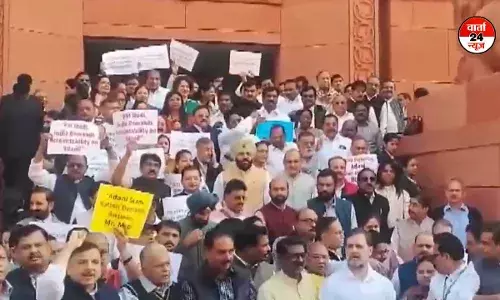 संसद सत्र के पहले राहुल गांधी समेत इंडिया ब्लॉक के सांसदों ने अदाणी मामले पर संसद परिसर में किया विरोध प्रदर्शन संसद सत्र के पहले राहुल गांधी समेत इंडिया ब्लॉक के सांसदों ने अदाणी मामले पर संसद परिसर में किया विरोध प्रदर्शन