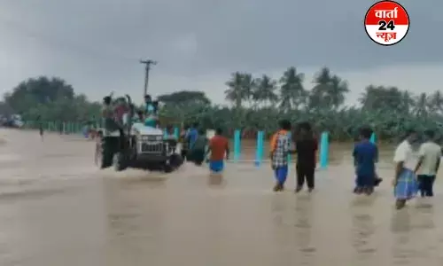 पुडुचेरी में मलत्तार नदी में आई बाढ़, लोगों के घरों में घुसा पानी, जीवन हुआ अस्त-व्यस्त