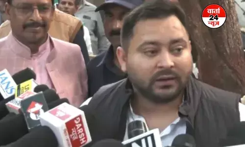 RJD नेता तेजस्वी यादव ने सीएम नीतीश कुमार पर साधा निशाना, कहा- क्या एक मुख्यमंत्री के जनता से बात करने के लिए 250 करोड़ खर्च होता है? RJD नेता तेजस्वी यादव ने सीएम नीतीश कुमार पर साधा निशाना, कहा- क्या एक मुख्यमंत्री के जनता से बात करने के लिए 250 करोड़ खर्च होता है?