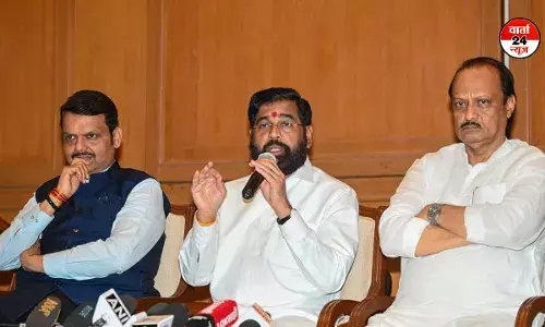 एकनाथ शिंदे ने महायुति सरकार में उपमुख्यमंत्री बनने पर जताई सहमति एकनाथ शिंदे ने महायुति सरकार में उपमुख्यमंत्री बनने पर जताई सहमति