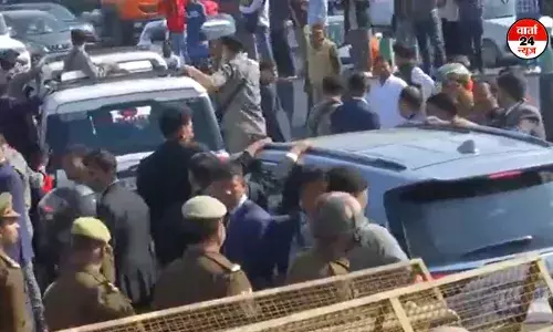 नाकाम रही कोशिश! राहुल गांधी और प्रियंका गांधी का काफिला वापस दिल्ली भेजा गया नाकाम रही कोशिश! राहुल गांधी और प्रियंका गांधी का काफिला वापस दिल्ली भेजा गया