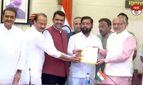 फडणवीस ने शिंदे और पवार के साथ सरकार बनाने का दावा किया पेश फडणवीस ने शिंदे और पवार के साथ सरकार बनाने का दावा किया पेश