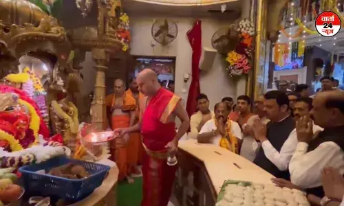 देवेंद्र फडणवीस शपथ ग्रहण से पहले सिद्धिविनायक और मुंबादेवी के किए दर्शन देवेंद्र फडणवीस शपथ ग्रहण से पहले सिद्धिविनायक और मुंबादेवी के किए दर्शन