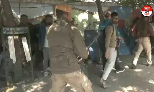 पटना में बीपीएससी परीक्षा में नॉर्मलाइजेशन को लेकर अभ्यर्थियों का विरोध! पुलिस ने किया लाठीचार्ज पटना में बीपीएससी परीक्षा में नॉर्मलाइजेशन को लेकर अभ्यर्थियों का विरोध! पुलिस ने किया लाठीचार्ज