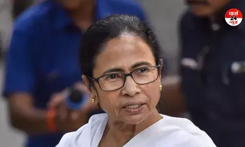 ममता बनर्जी ने बांग्लादेश में अल्पसंख्यकों पर अत्याचार की निंदा की, सांप्रदायिक सद्भाव बनाए रखने की अपील ममता बनर्जी ने बांग्लादेश में अल्पसंख्यकों पर अत्याचार की निंदा की, सांप्रदायिक सद्भाव बनाए रखने की अपील