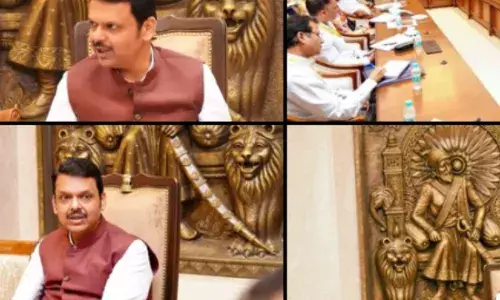 महाराष्ट्र सरकार के अधिकारियों के साथ मुख्यमंत्री फडणवीस की अहम बैठक