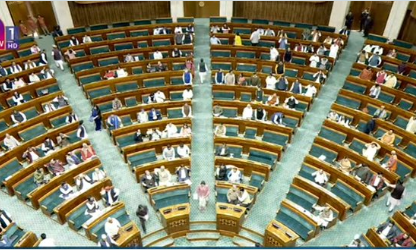 भारी शोरगुल के बाद लोकसभा और राज्यसभा कल तक के लिए स्थगित, पहली बार बोली प्रियंका