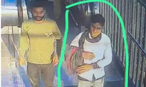 रेलवे स्टेशन पर अजनबी ने चार साल की बच्ची का किया अपहरण, जीआरपी ने शुरू की खोज रेलवे स्टेशन पर अजनबी ने चार साल की बच्ची का किया अपहरण, जीआरपी ने शुरू की खोज