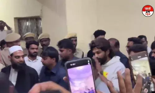 अल्लू अर्जुन की गिरफ्तारी, भगदड़ मामले में नामपल्ली कोर्ट पहुंचे अल्लू अर्जुन की गिरफ्तारी, भगदड़ मामले में नामपल्ली कोर्ट पहुंचे