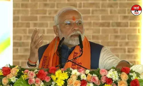 पीएम मोदी ने प्रयागराज में महाकुंभ की तैयारी का किया निरीक्षण, 5500 करोड़ की परियोजनाओं का किया उद्घाटन पीएम मोदी ने प्रयागराज में महाकुंभ की तैयारी का किया निरीक्षण, 5500 करोड़ की परियोजनाओं का किया उद्घाटन