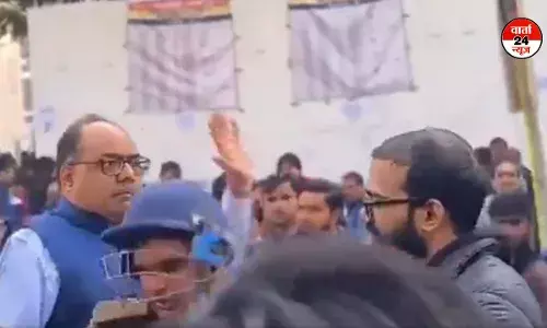 BPSC 70वीं परीक्षा में धांधली, अभ्यर्थियों ने किया हंगामा तो डीएम ने जड़ा थप्पड़ BPSC 70वीं परीक्षा में धांधली, अभ्यर्थियों ने किया हंगामा तो डीएम ने जड़ा थप्पड़