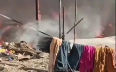 कबाड़ गोदाम में आग लगने से बकरियां झुलसीं, भारी नुकसान का करना पड़ा सामना कबाड़ गोदाम में आग लगने से बकरियां झुलसीं, भारी नुकसान का करना पड़ा सामना