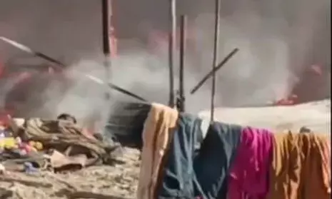 कबाड़ गोदाम में आग लगने से बकरियां झुलसीं, भारी नुकसान का करना पड़ा सामना कबाड़ गोदाम में आग लगने से बकरियां झुलसीं, भारी नुकसान का करना पड़ा सामना