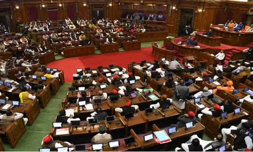 सपा का विरोध, यूपी विधानमंडल सत्र एक घंटे के लिए स्थगित