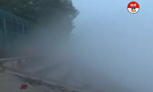 ठंड, कोहरे और प्रदूषण ने दिल्ली को किया बेहाल, तीन दिन का येलो अलर्ट ठंड, कोहरे और प्रदूषण ने दिल्ली को किया बेहाल, तीन दिन का येलो अलर्ट