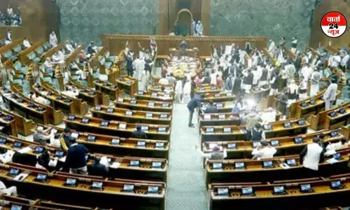 हंगामे के चलते लोकसभा और राज्यसभा की कार्यवाही 2 बजे तक स्थगित हंगामे के चलते लोकसभा और राज्यसभा की कार्यवाही 2 बजे तक स्थगित