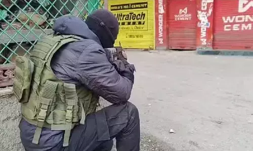 Jammu: कुलगाम में आतंकवादियों से भिड़े सुरक्षाबल, पांच आतंकी ढेर, दो जवान घायल Jammu: कुलगाम में आतंकवादियों से भिड़े सुरक्षाबल, पांच आतंकी ढेर, दो जवान घायल