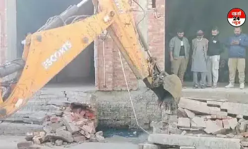 सपा सांसद जियाउर्रहमान बर्क के आवास पर नगर निगम का चला बुलडोजर, अवैध सीढ़ियां ध्वस्त सपा सांसद जियाउर्रहमान बर्क के आवास पर नगर निगम का चला बुलडोजर, अवैध सीढ़ियां ध्वस्त
