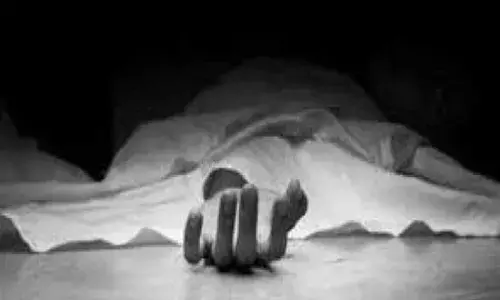 बैंक कर्मचारी की बेटी ने नंबर काम आने पर किया सुसाइड बैंक कर्मचारी की बेटी ने नंबर काम आने पर किया सुसाइड