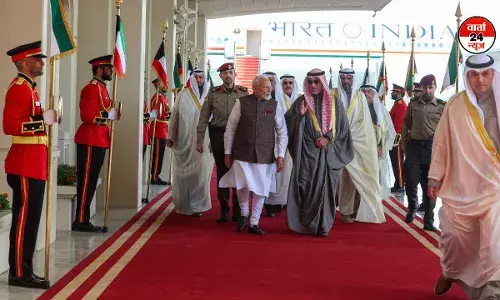 कुवैत पहुंचने के बाद पीएम मोदी बोले- मजबूती से मिलेगा दोनों देशों का हाथ