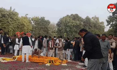 हरियाणा के पूर्व सीएम ओम प्रकाश चौटाला का राजकीय सम्मान के साथ हुआ अंतिम संस्कार हरियाणा के पूर्व सीएम ओम प्रकाश चौटाला का राजकीय सम्मान के साथ हुआ अंतिम संस्कार