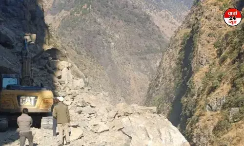 टनकपुर-तवाघाट हाईवे पर भूस्खलन से चीन सीमा का संपर्क टूटा, सीएम धामी ने राहत कार्य तेज करने के दिए निर्देश टनकपुर-तवाघाट हाईवे पर भूस्खलन से चीन सीमा का संपर्क टूटा, सीएम धामी ने राहत कार्य तेज करने के दिए निर्देश