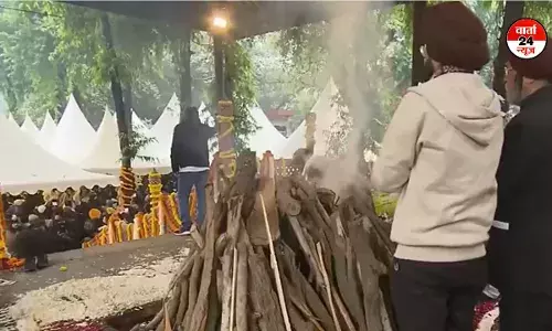 मनमोहन सिंह पंचतत्व में विलीन, बेटी ने मुखाग्नि दी मनमोहन सिंह पंचतत्व में विलीन, बेटी ने मुखाग्नि दी