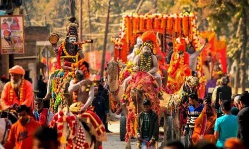 Mahakhumb 2025: महाकुंभ मेला यात्रा को आसान बनाए, ट्रेनों और हेल्पलाइन नंबरों की जानकारी एक क्लिक में Mahakhumb 2025: महाकुंभ मेला यात्रा को आसान बनाए, ट्रेनों और हेल्पलाइन नंबरों की जानकारी एक क्लिक में