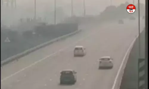 सर्दी का असर बढ़ा, हल्की बूंदाबांदी और तेज हवा से मौसम हुआ ठंडा सर्दी का असर बढ़ा, हल्की बूंदाबांदी और तेज हवा से मौसम हुआ ठंडा