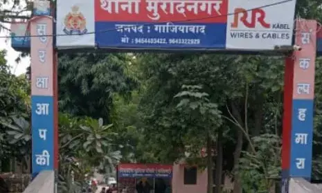 पत्नी का फूटा गुस्सा! पति की प्रेमिका को घर बुलाकर फोड़ा सिर पत्नी का फूटा गुस्सा! पति की प्रेमिका को घर बुलाकर फोड़ा सिर