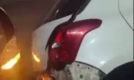 नेशनल हाईवे पर खड़ी कार में वैगनआर ने मारी टक्कर, दो घायल नेशनल हाईवे पर खड़ी कार में वैगनआर ने मारी टक्कर, दो घायल